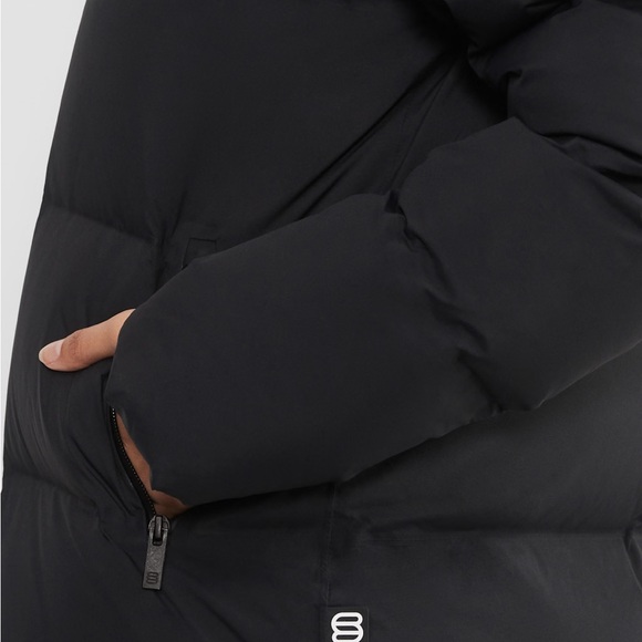 aritzia waterproof The Super Puff₂O™ Long - Rainstop™  in color black - Picture 5 of 5